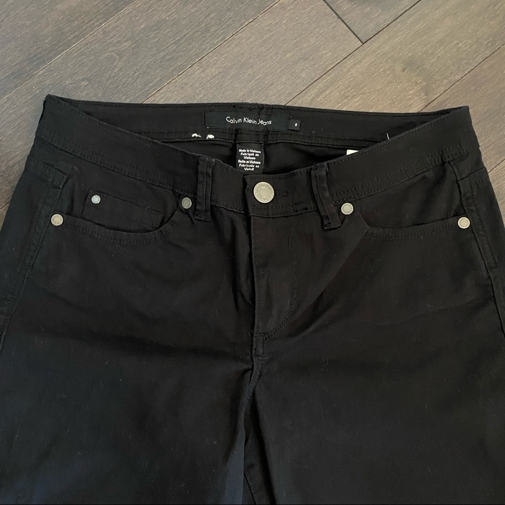 Calvin Klein Crops - Picture 3 of 5
